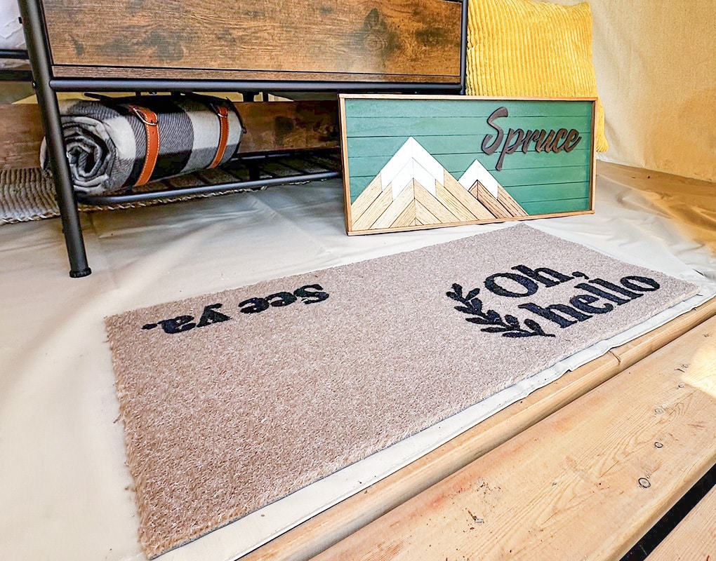 a mat and a sign on a bed